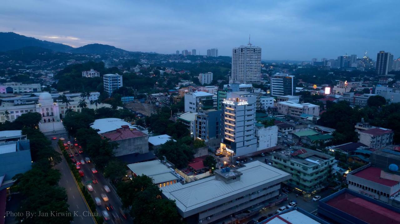 Griffin Hotel And Suites Cebu Exteriör bild