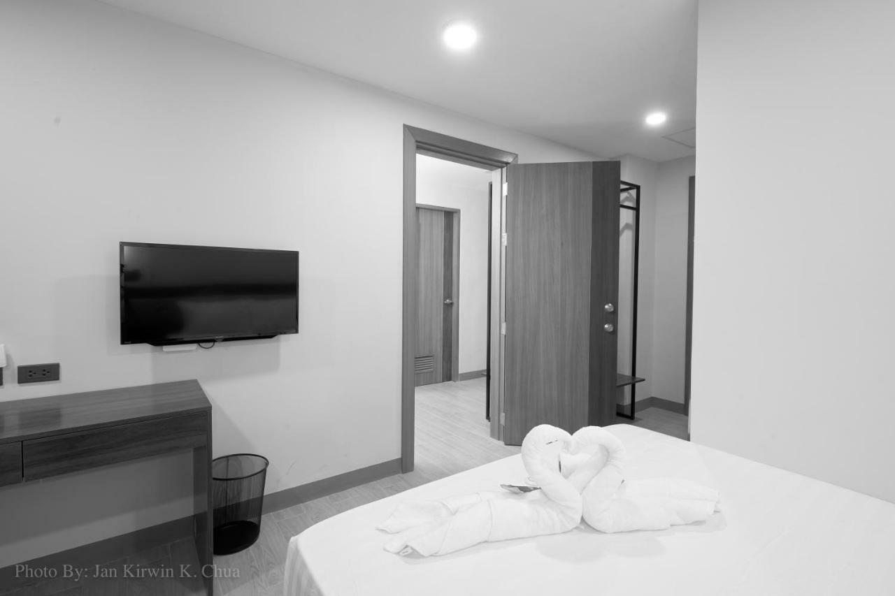 Griffin Hotel And Suites Cebu Exteriör bild